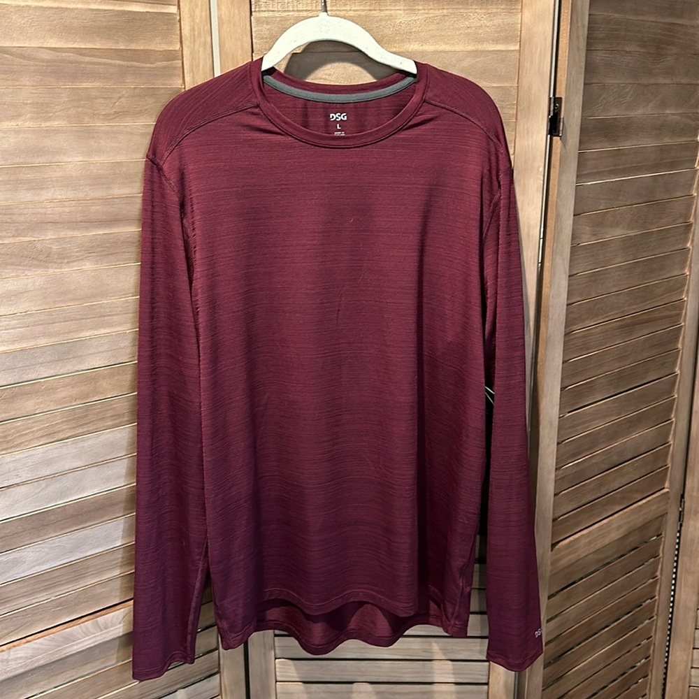 NWT ~ Men’s DSG Long Sleeve Training Tee ~ Burgundy ~ L